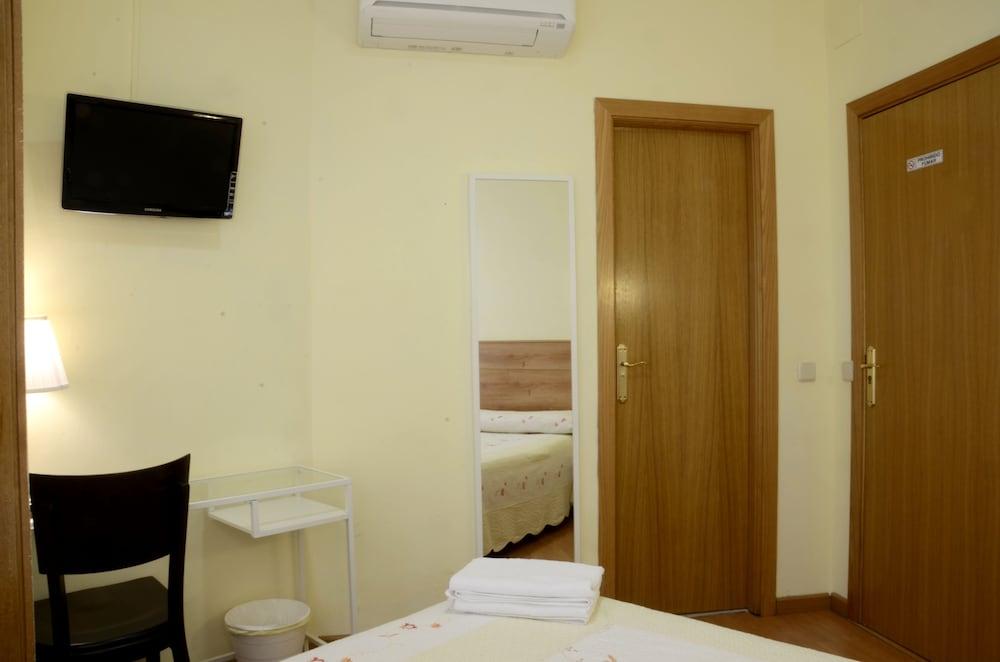 Hostal Nersan2 Мадрид Экстерьер фото